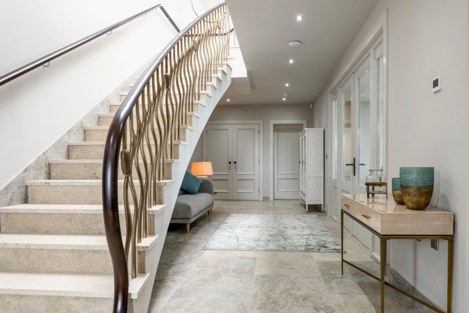 ireland4 Bullrush & Wisp Balustrade - Almond Gold