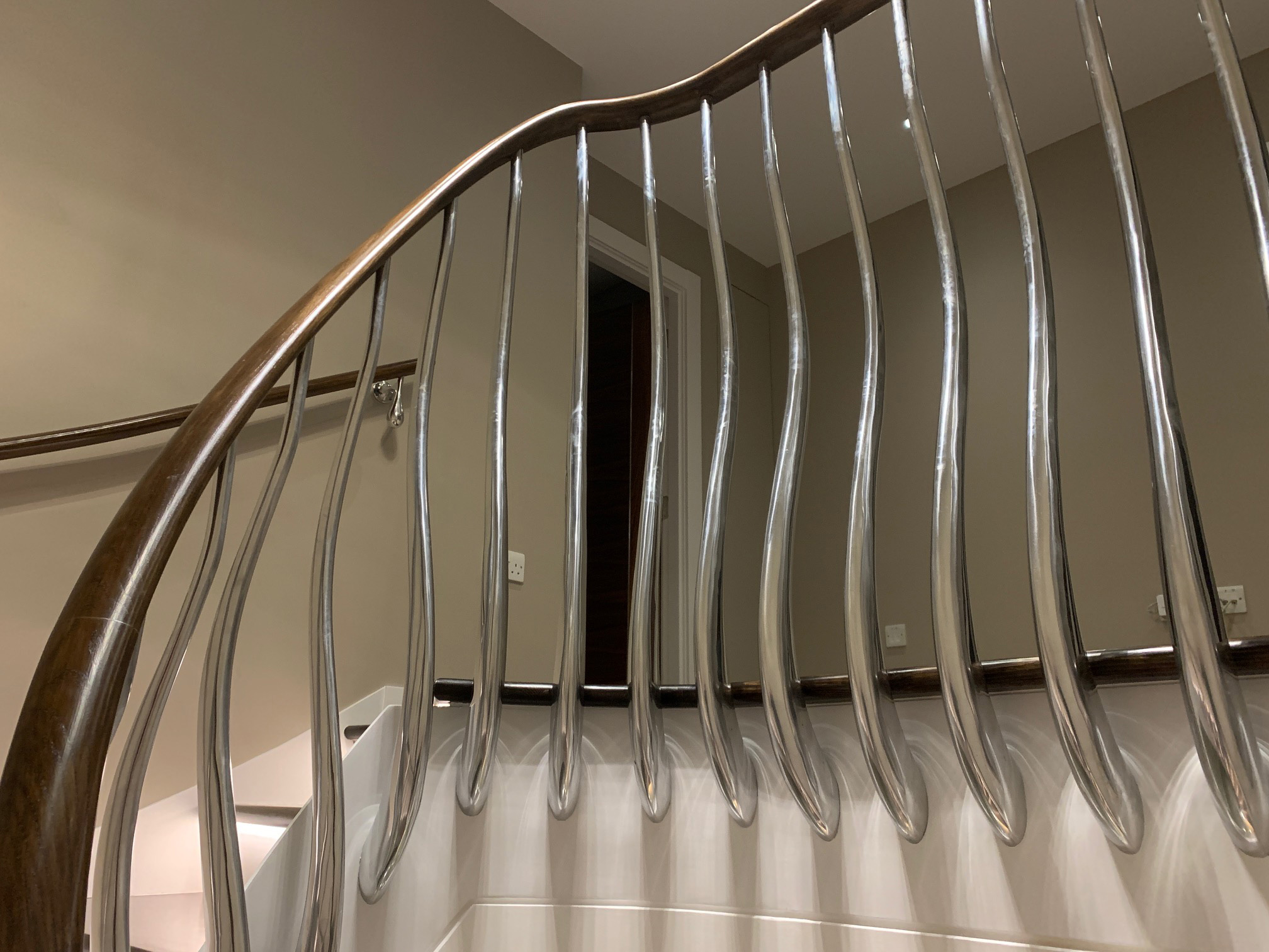 wisp5 Wave Balustrade - Bright Polish