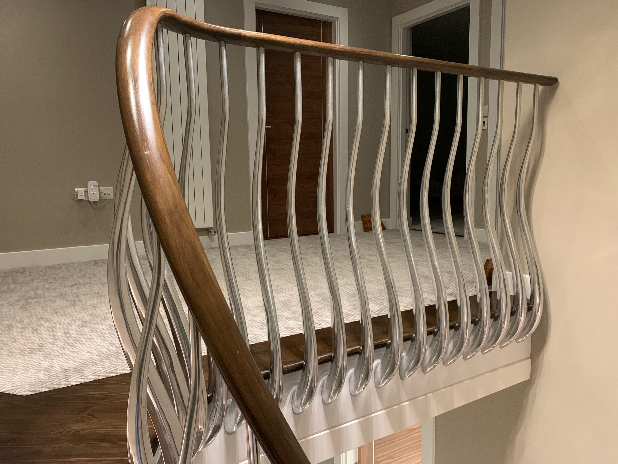 wisp6 Wave Balustrade - Bright Polish